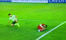 爱游戏网页版-足球比赛赛场节奏紧凑，胜负悬念