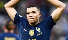 爱游戏官网-法国队在锦标赛中展现出色，祝贺他们的胜利！