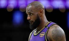 爱游戏体育地址-火箭再次取得胜利，詹姆斯表现出色