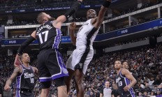 爵士客场大胜马刺，迈向胜利