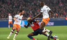 爱游戏官网入口-包含尼斯客场不敌里尔，遭遇两连败的词条