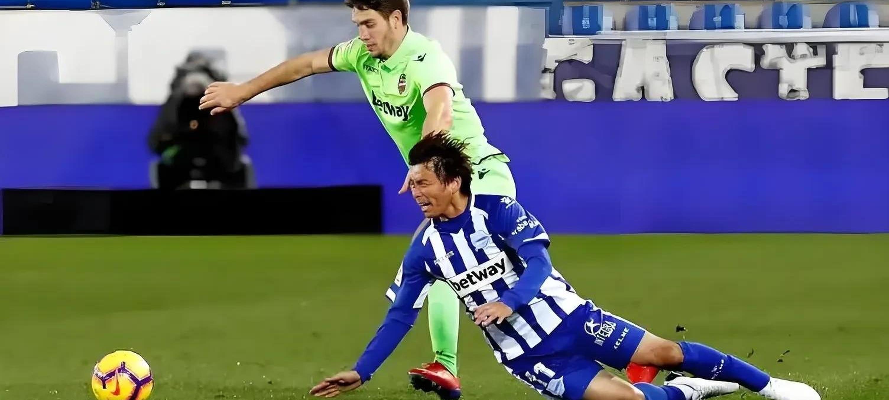 包含比利亚雷亚尔主场负于对手，难堪失败的词条