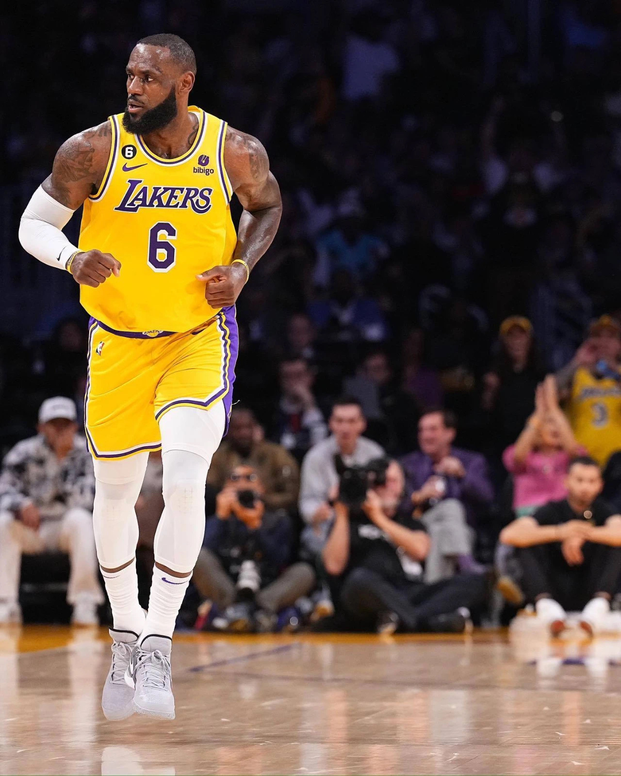 巴里-布朗砍下全场最高27分，带领球队取得连胜的简单介绍