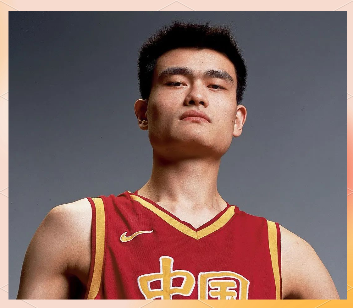 姚明入选篮球名人堂，成为中国第一人登上殿堂之巅