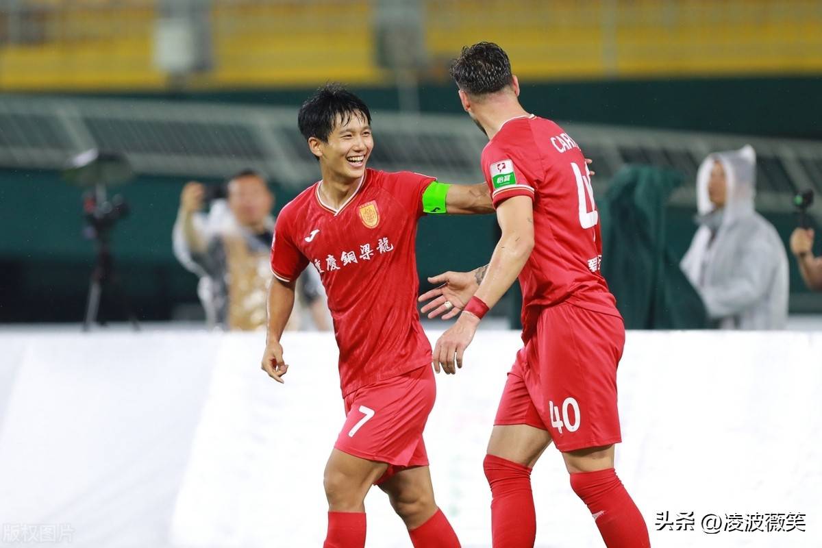 球队主场迎来关键战役，士气高涨