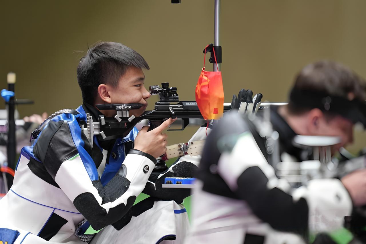 射击冠军完美发挥,稳坐第一 射击冠军完美发挥,稳坐第一