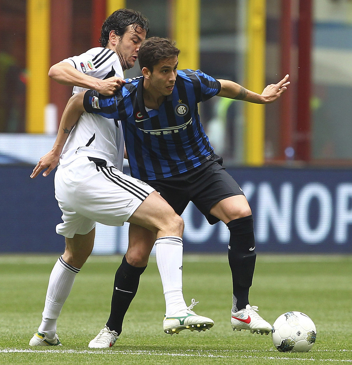 国际足球比赛中的强强对话令人期待 国际足球比赛中的强强对话令人期待