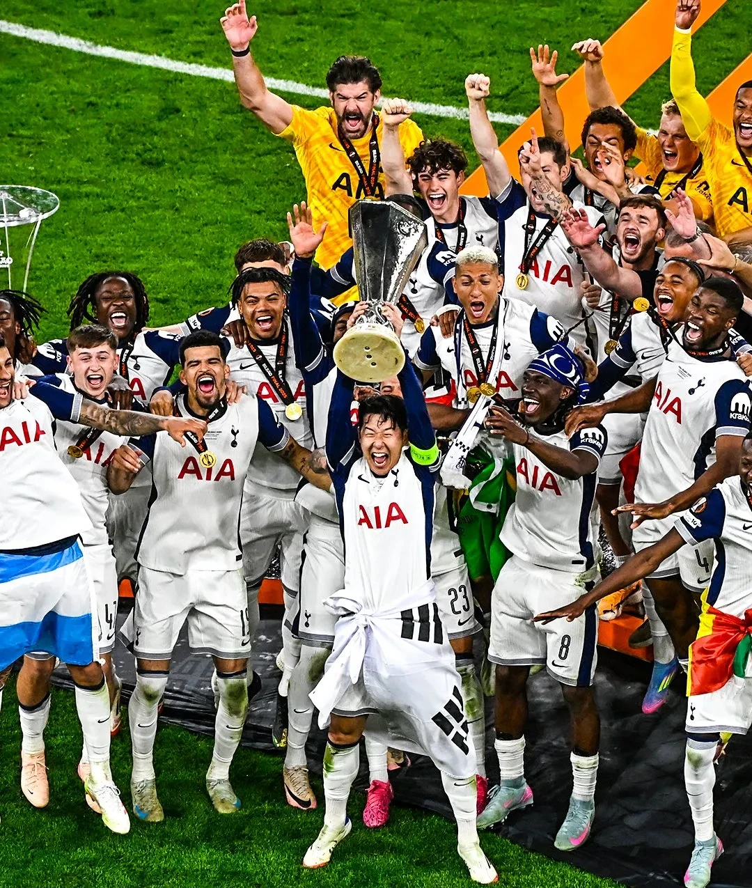 包含斯旺西城主场大胜，英冠晋级气势如虹的词条