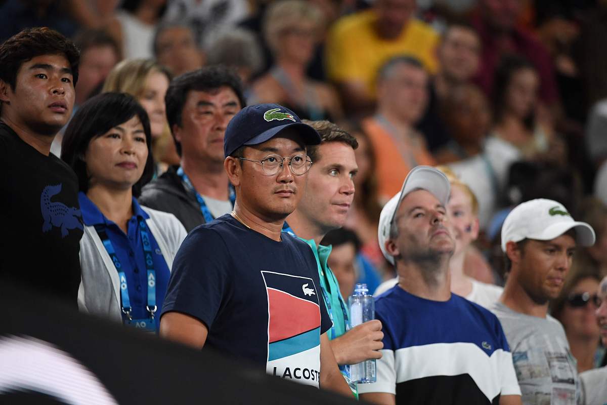 新任教练调整战术，助球队获得连胜