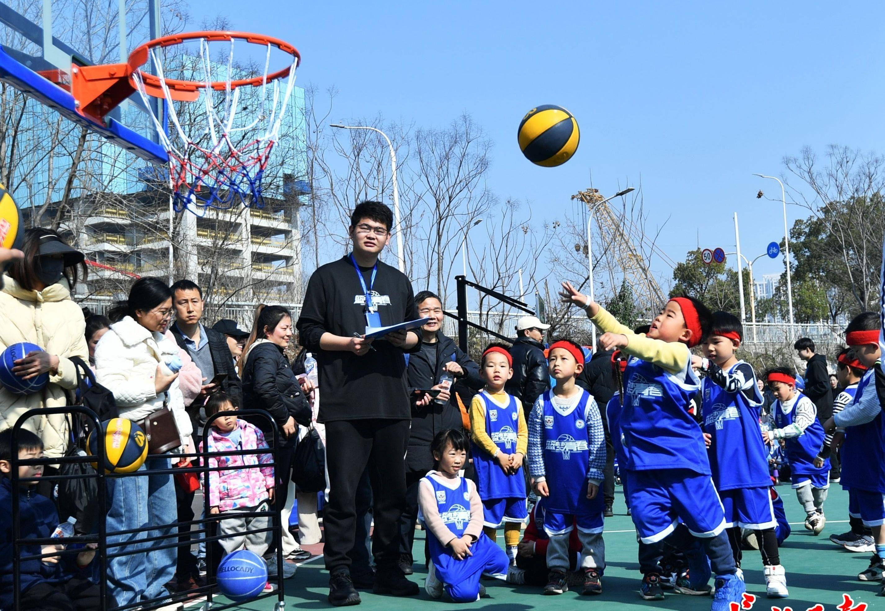 关于青少年篮球锦标赛精彩纷呈才华涌现的信息 关于青少年篮球锦标赛精彩纷呈才华涌现的信息