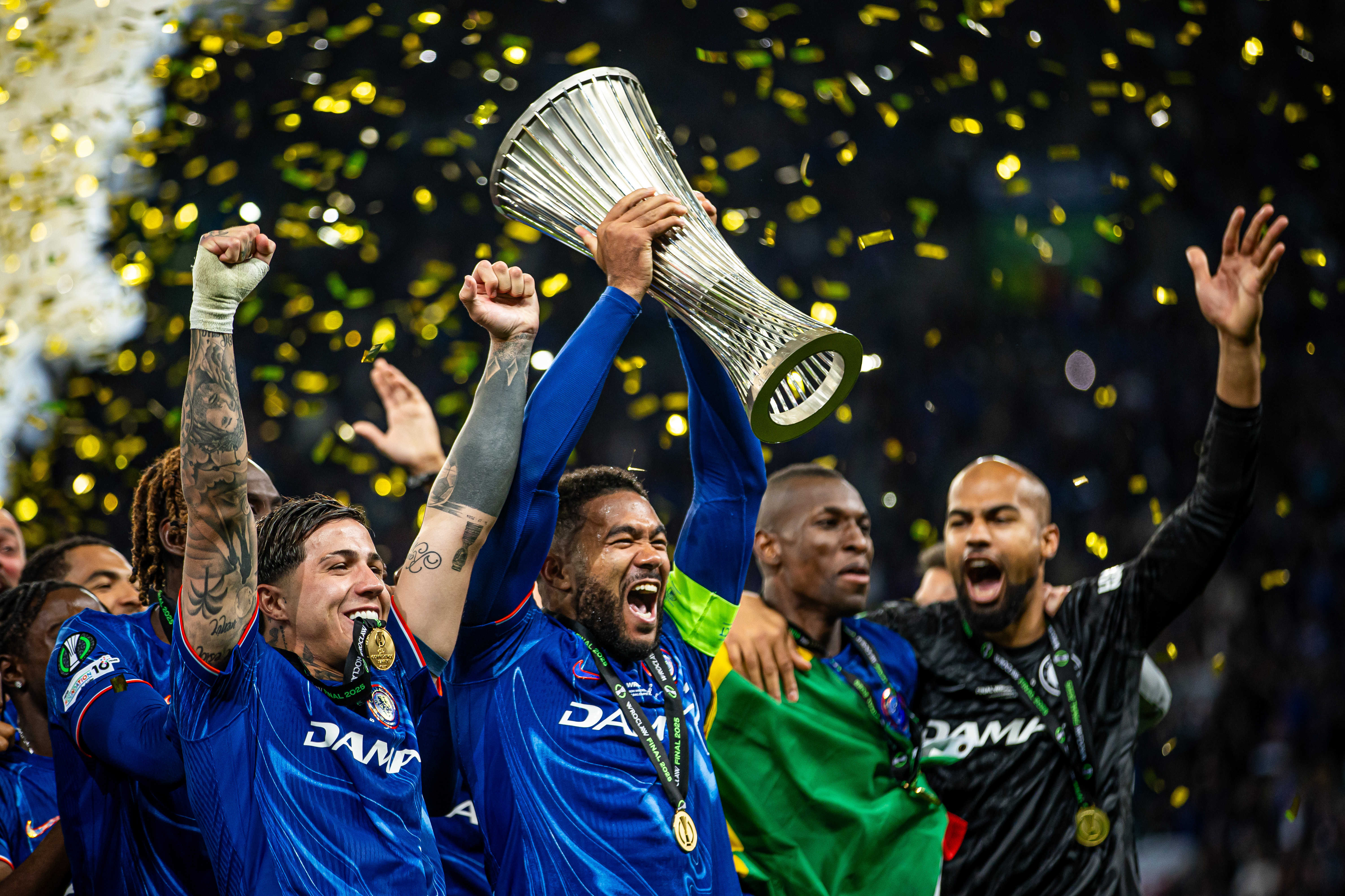 切尔西主场夺冠,球队士气达到高潮的简单介绍 切尔西主场夺冠,球队士气达到高潮的简单介绍