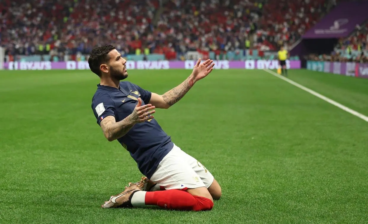 法国队表现稳固,成功晋级半决赛 法国队表现稳固,成功晋级半决赛